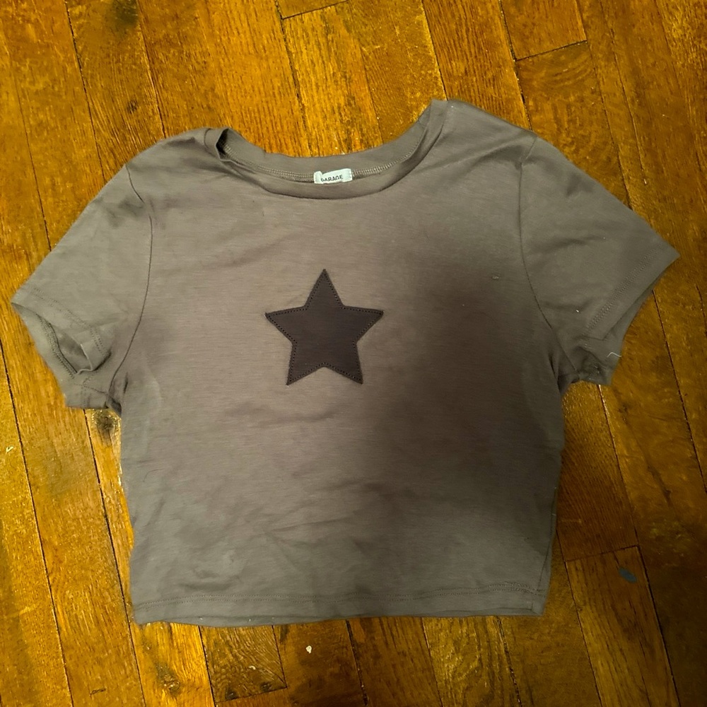 Stormi Tee Garage Grey star shirt (M) Cropped baby tee   og-(24.95)